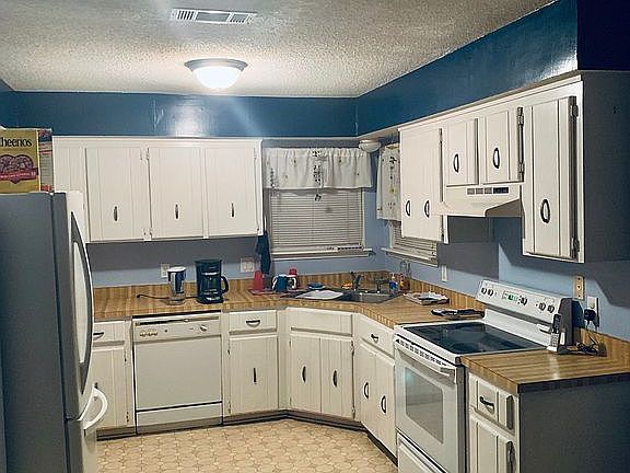 2nd image of 6019 Somerset Dr