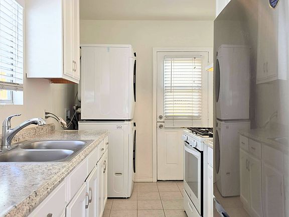 3rd image of 2415 Arizona Ave #2419
