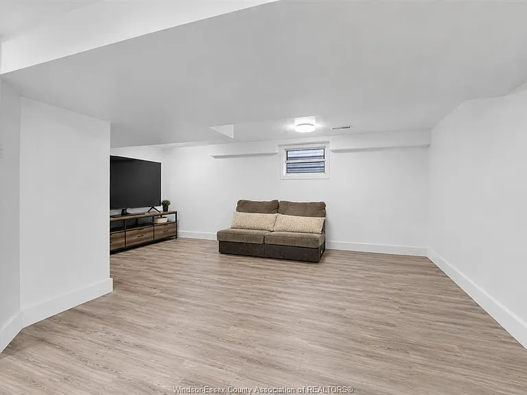 521 Windermere Rd — Photo 25
