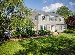 7 Gleneagles Dr, Lebanon, NJ 08833