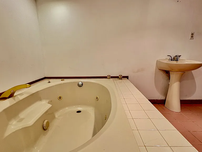 6345 Morrowfield Ave — Photo 59