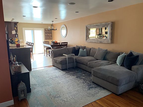 3rd image of 6383A Douglaston Pkwy