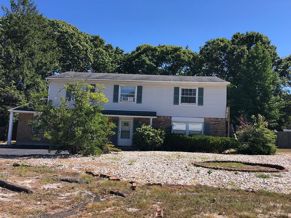 1st image of 26 Essex Dr