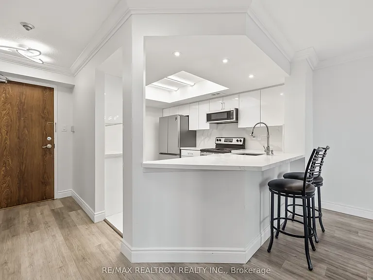 7440 Bathurst St #608 — Photo 6