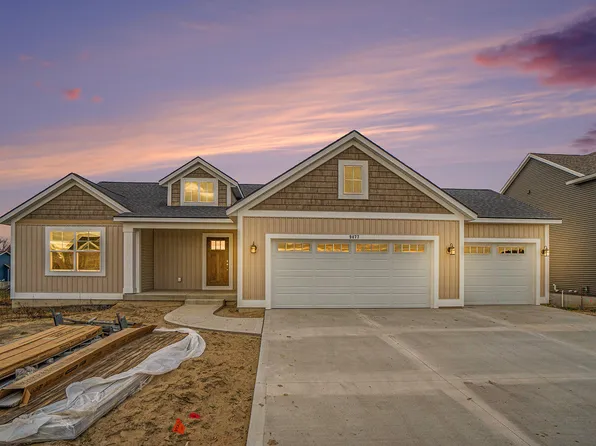 9477 Fields Dr, Zeeland, MI 49464