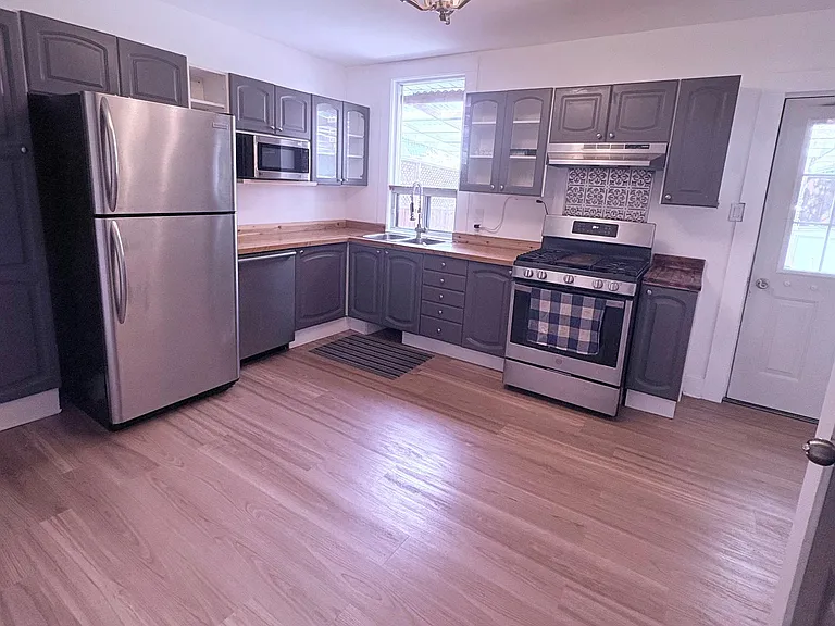 359 Cedarvale Ave — Photo 5