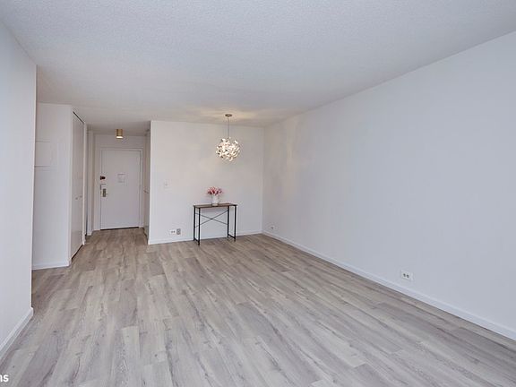 5th image of 225 W 83rd St APT 5B