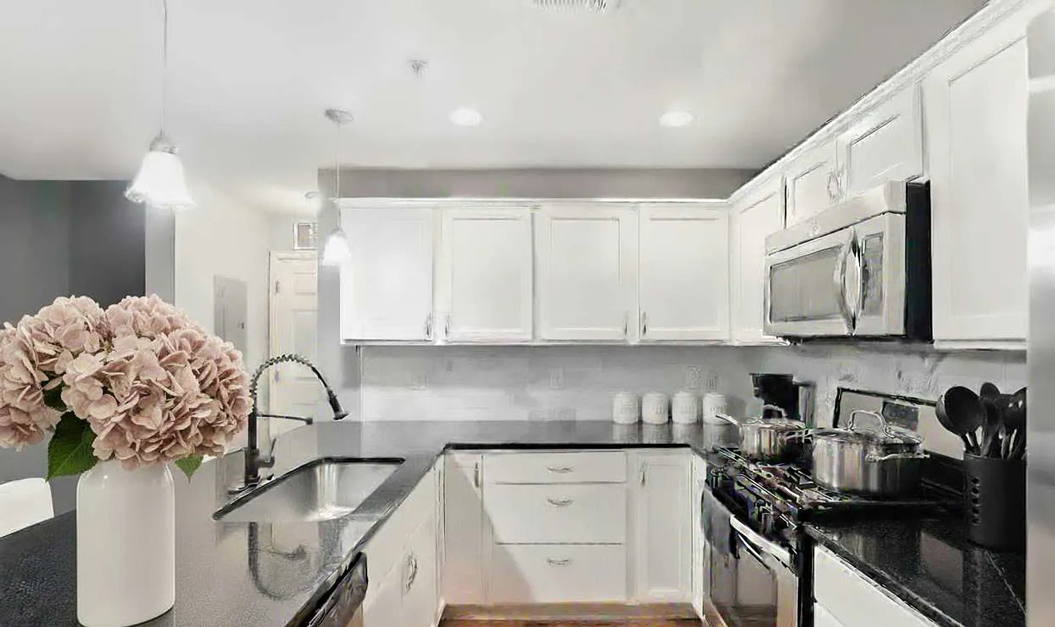 3 bed, 3.0 bath, 1506 sqft, $5,964 — Photo 3