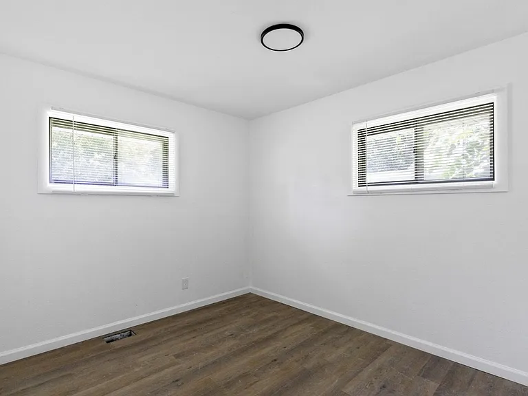 9835 Winkler Dr — Photo 14
