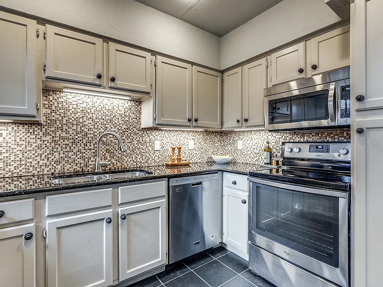 4424 Holland Ave #103 — Photo 8