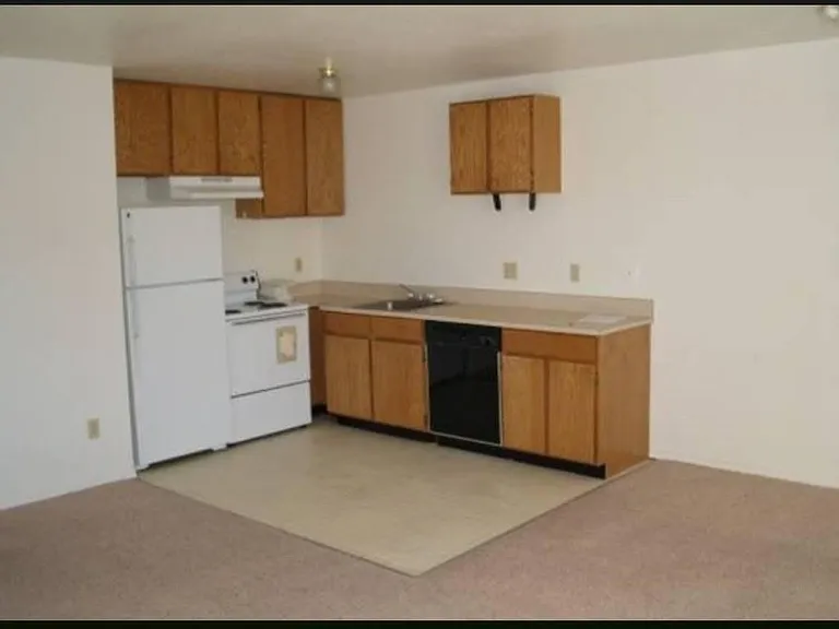 348 Caswell Ave W — Photo 1