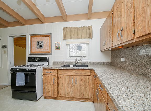 5th image of 1917 E Willow Ave