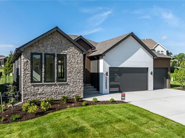 15665 W 165th St, Olathe, KS 66062