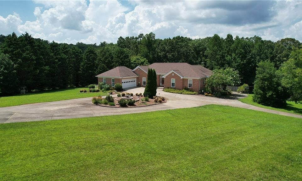 1st image of 1450 Matthews Rd