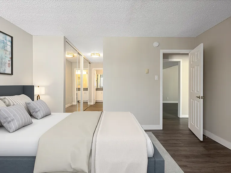 RESIDENCES AT WOODLAKE — Photo 6