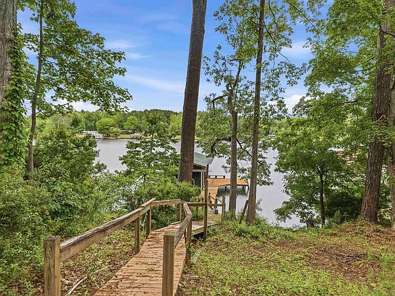 4th image of 451 Loblolly Dr
