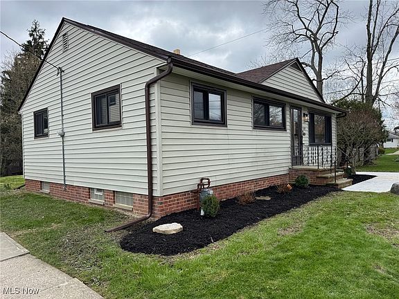 2nd image of 509 Briar Ln