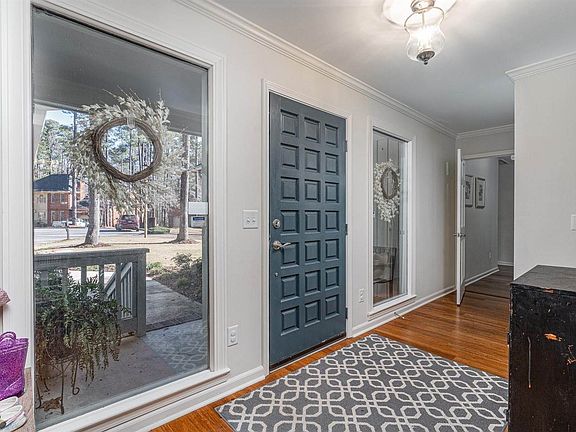 3rd image of 106 Twin Creek Ct