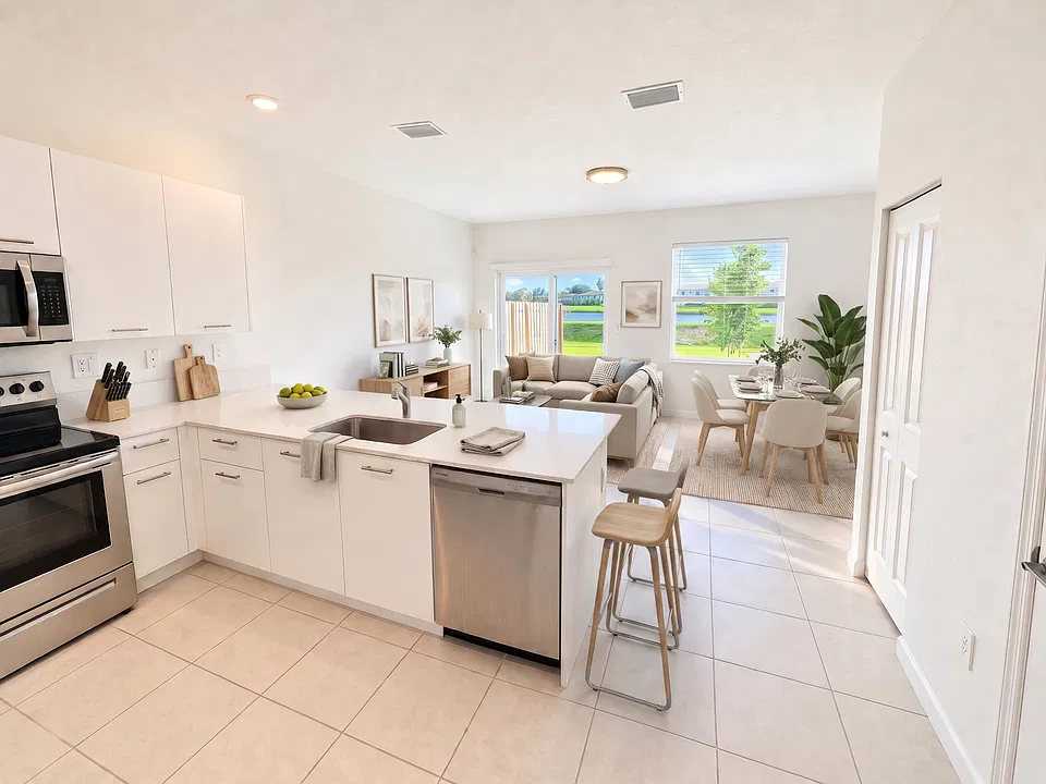 2352 NW 125th St