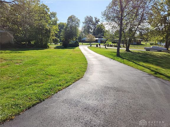2nd image of 524 Iris Ln
