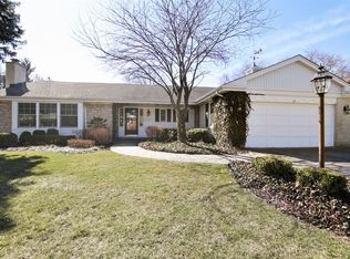 1207 Sheffield Ln, Glenview, IL 60025