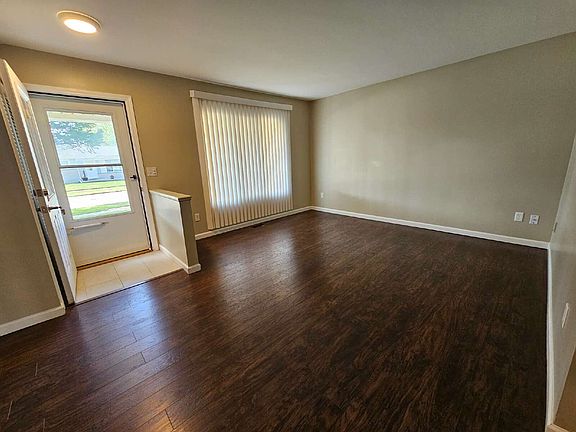 5th image of 20775 Webster St