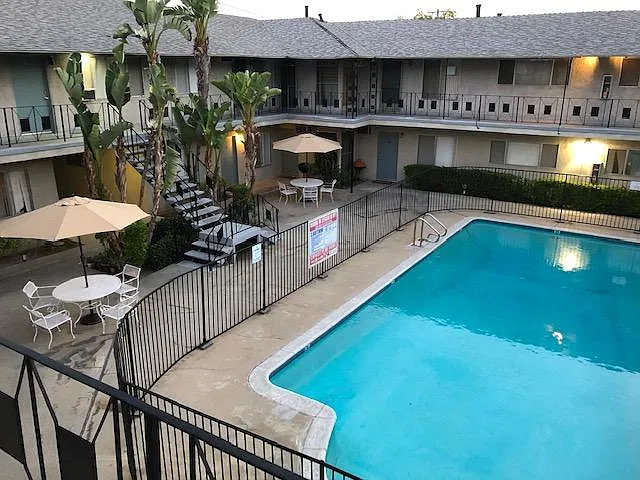 816 W Colorado Blvd — Photo 2