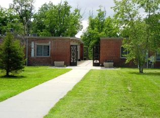 1410 Eisenhower Rd APT C, Mascoutah, IL 62258