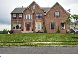 2 Beaver Dam Dr, Sicklerville, NJ 08081