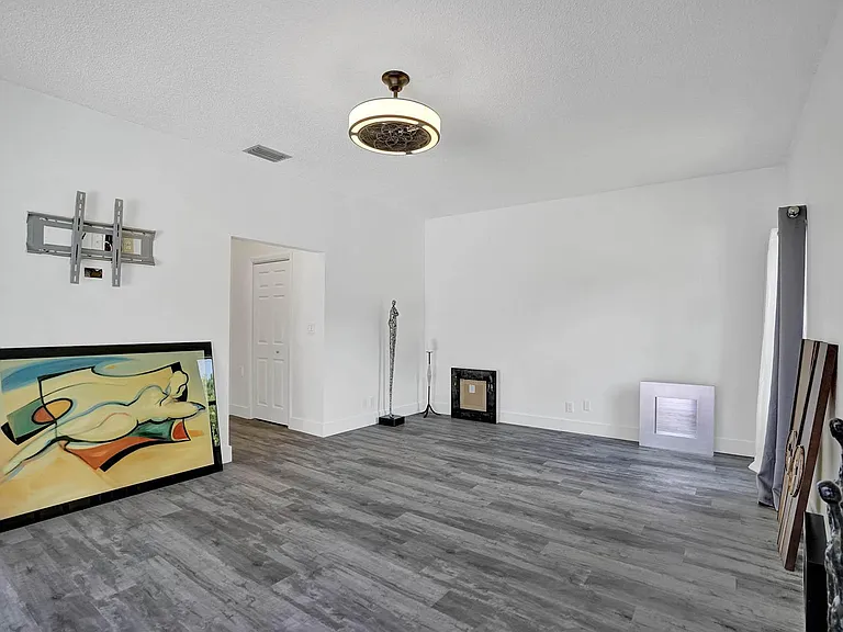 16610 Royal Poinciana Ct — Photo 32