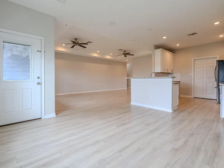 2422 Cardinal Dr — Photo 8