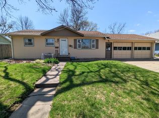 803 E Lewis St, Vermillion, SD 57069