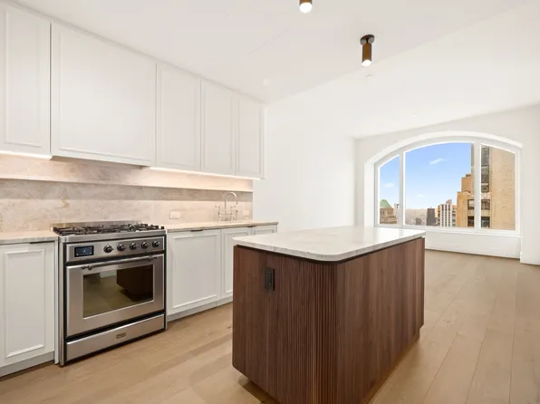 520 5th Avenue image 1 of 12