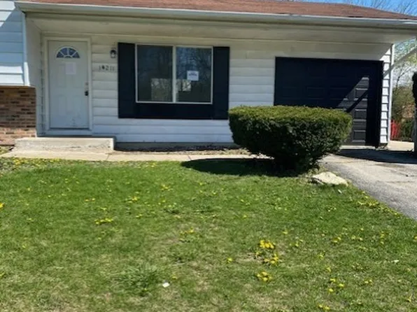 18211 Fountainbleau Dr, Hazel Crest, IL 60429