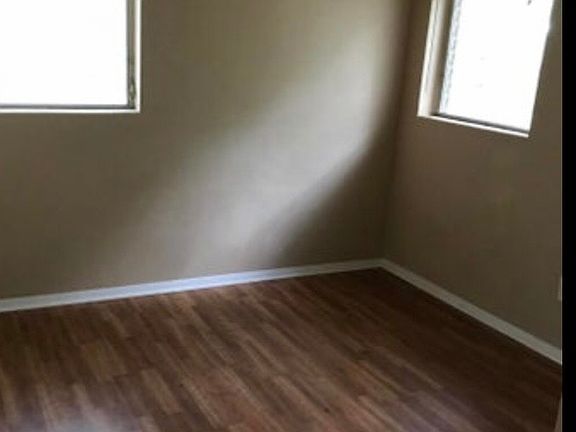 3rd image of 1229 Daytona Ave