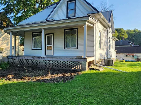 703 N Main St, Elkader, IA 52043