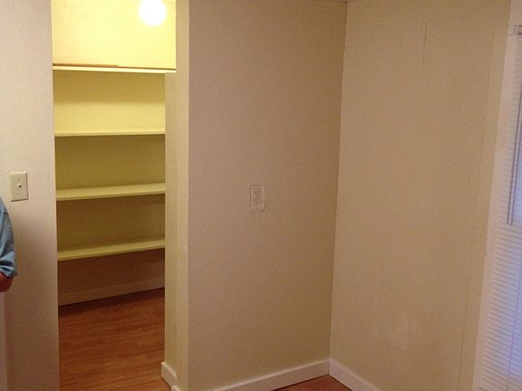 4th image of 806 1/2 37th Ave