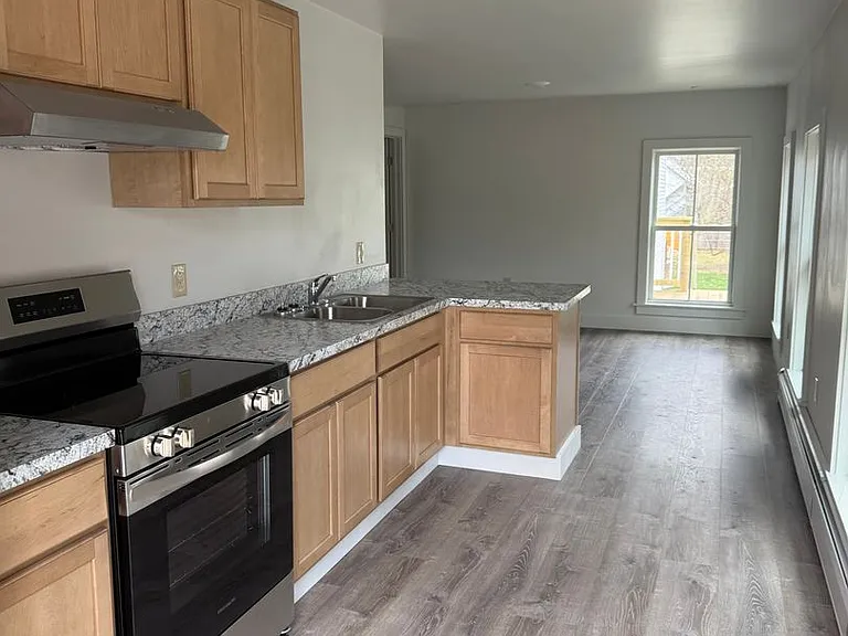 120 Maple St — Photo 3