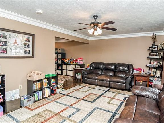 5th image of 108 Emerald Ct