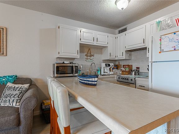 4th image of 6620 Weston Point Dr APT E4