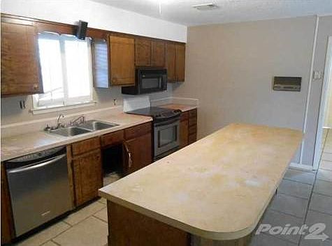 5th image of 403 Dolphin St