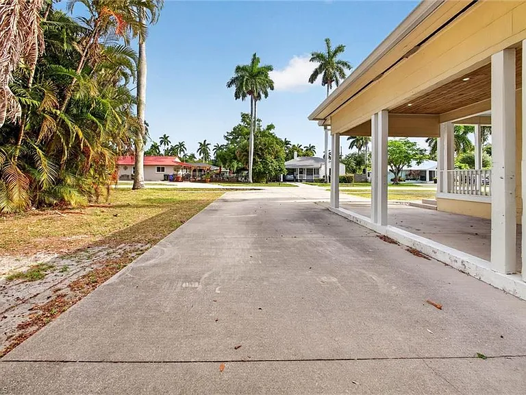 1420 Maravilla Ave — Photo 46