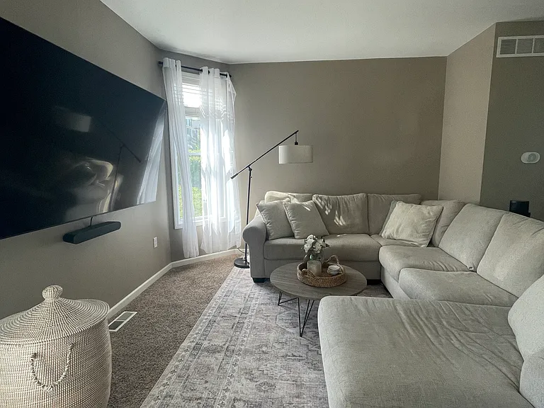 920 Center Pl #922 — Photo 1