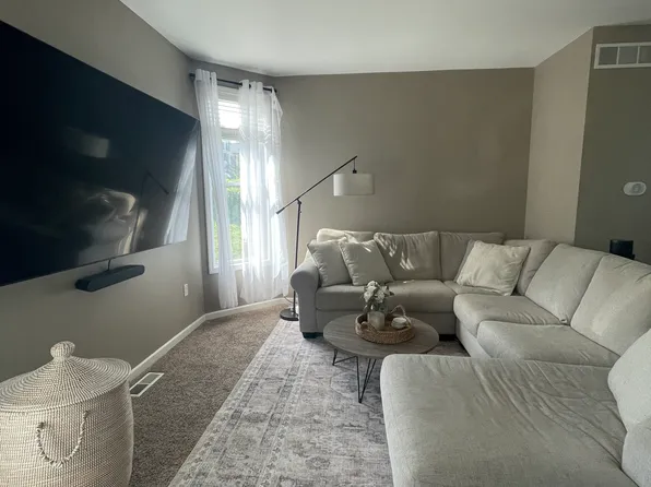 920 Center Pl #922, Dubuque, IA 52001