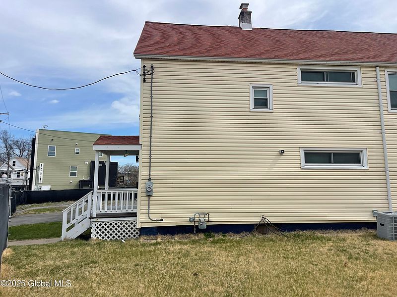 4th image of 305 Craig Street