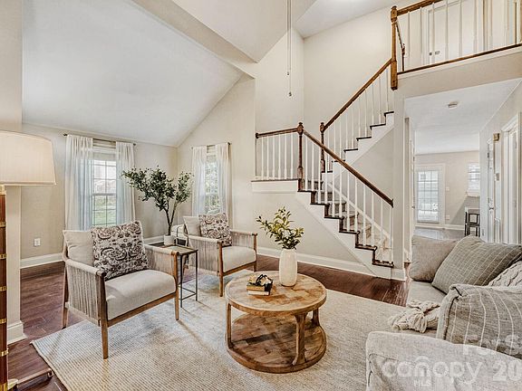 5th image of 9411 Kings Falls Dr