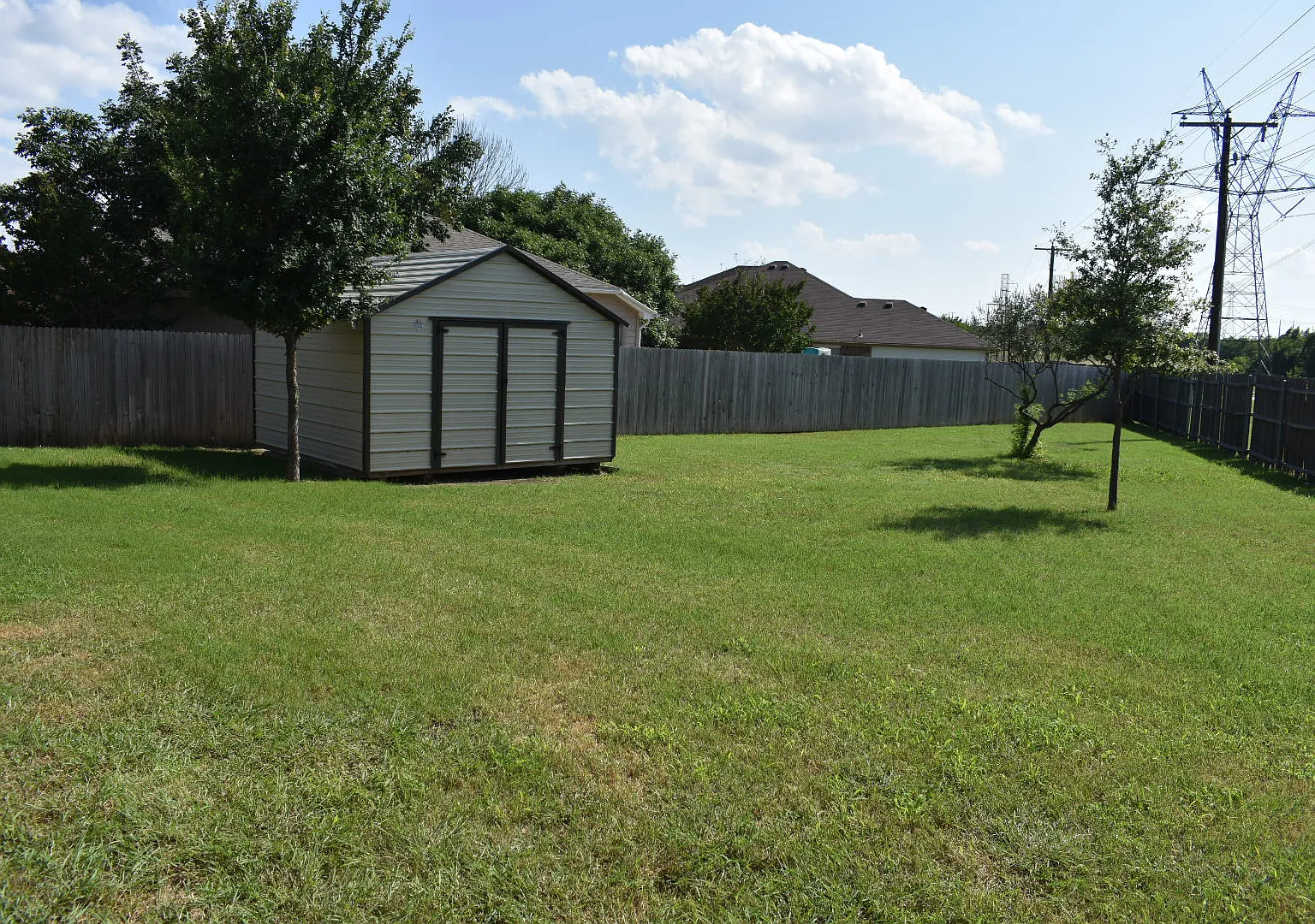 3 bed, 1363 sqft, $2,100 — Photo 4