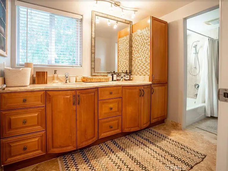 24361 Mulholland Hwy — Photo 23