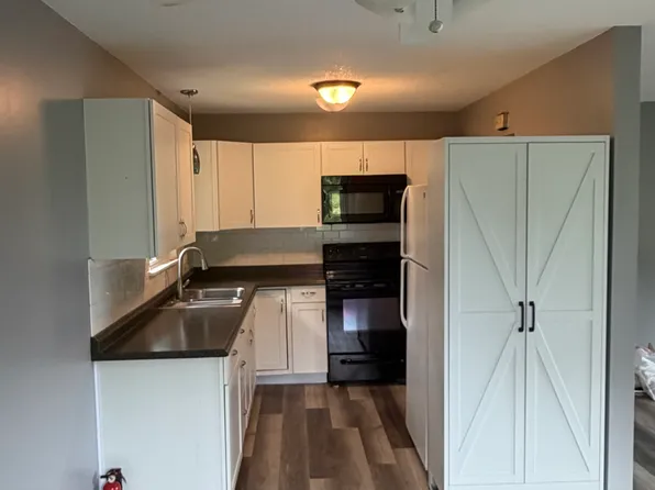 3619-3622 Kirkland Ct, Williamsburg, MI 49690