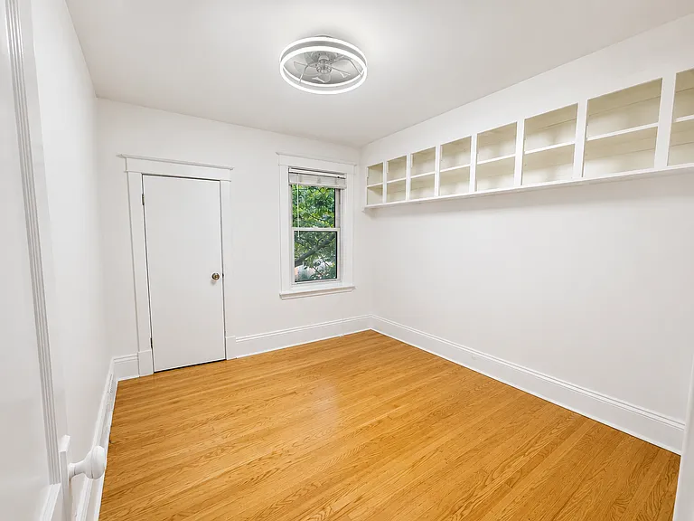 272 Stinson Cres — Photo 19